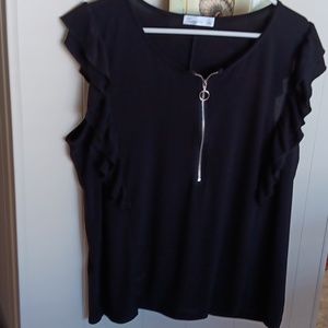 Short flutter sleeve top 2x black